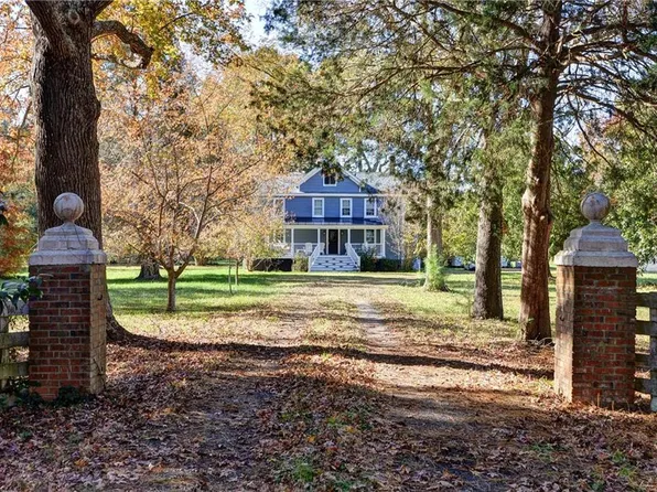 6040 New Point Comfort Hwy, Pt Haywood, VA 23138