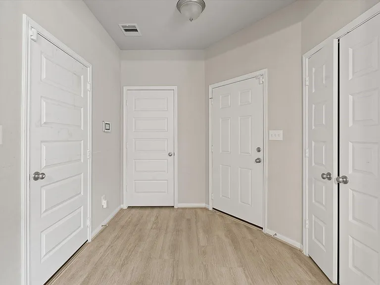 5308 Cj Walker Ln — Photo 2