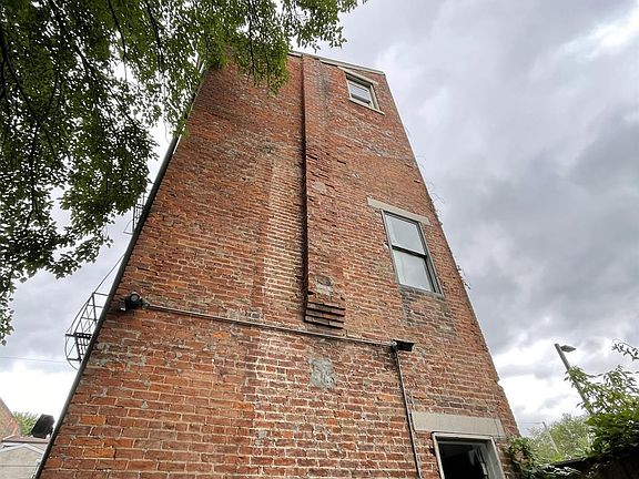 2nd image of 1120 Garden St