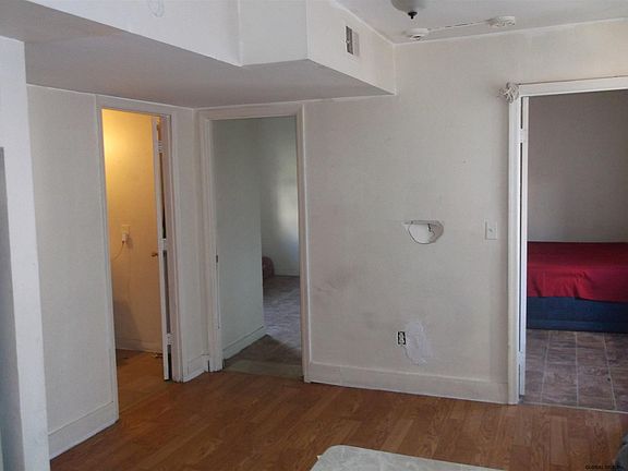 4th image of 93 Lexington Ave