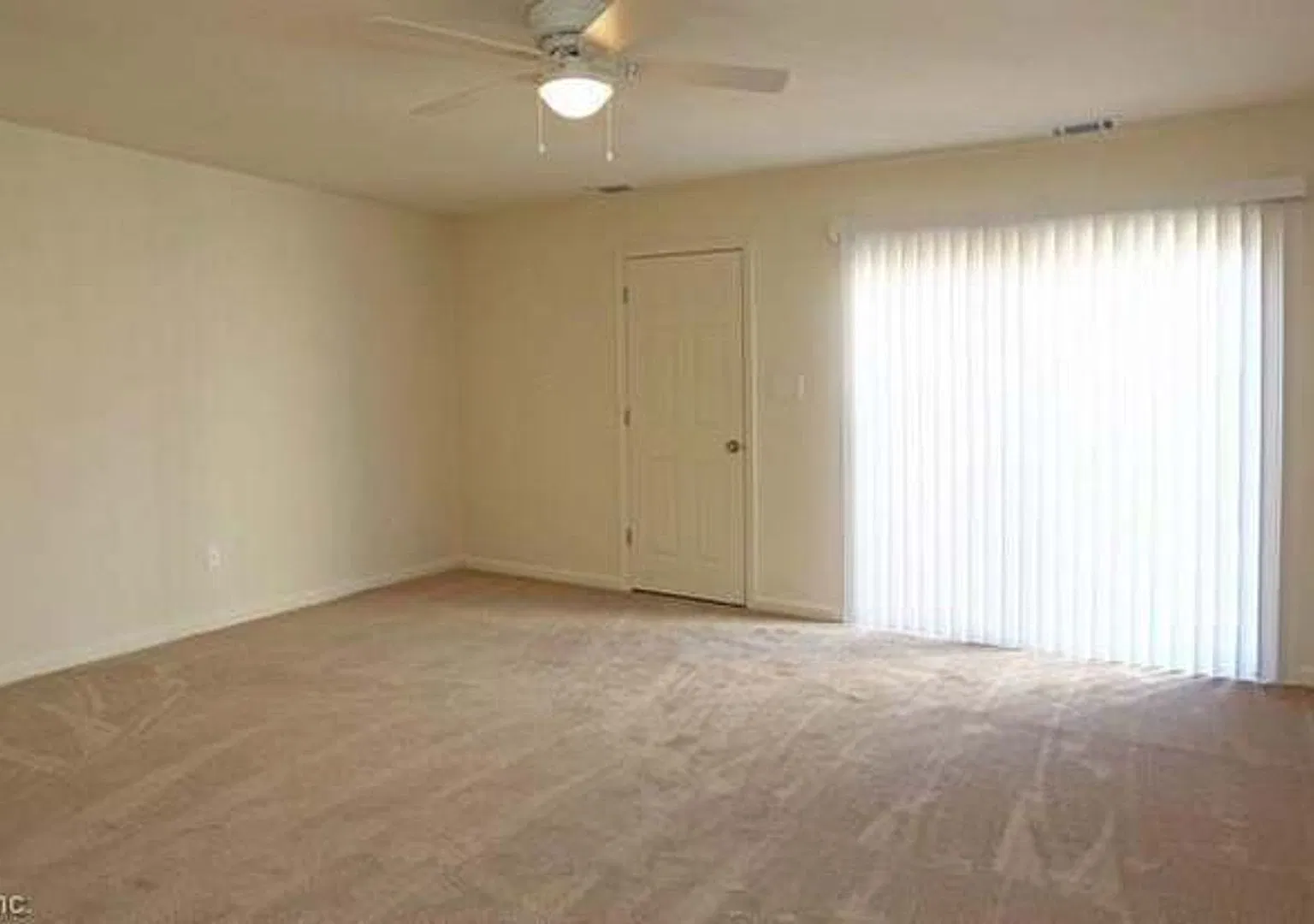 Spacious 3-Bedroom Townhome in Newport News Utilities Included & Pet Friendly! — Photo 3