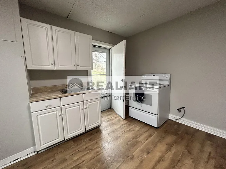 2227 Howell St #1 — Photo 8