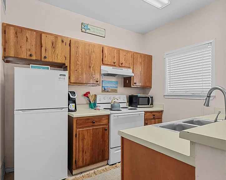 15010 Leeward Dr #104 — Photo 30