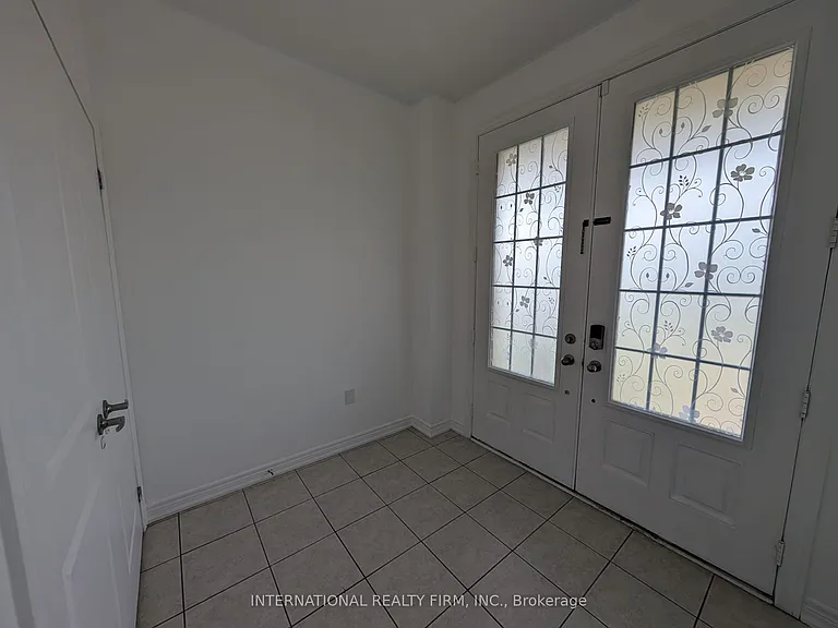 734 Yarfield Cres #MAIN — Photo 3
