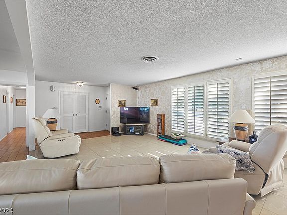 5th image of 4480 Farmcrest Dr