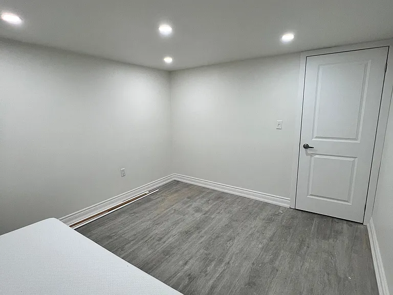 91 Kingslake Rd #BASEMENT — Photo 4