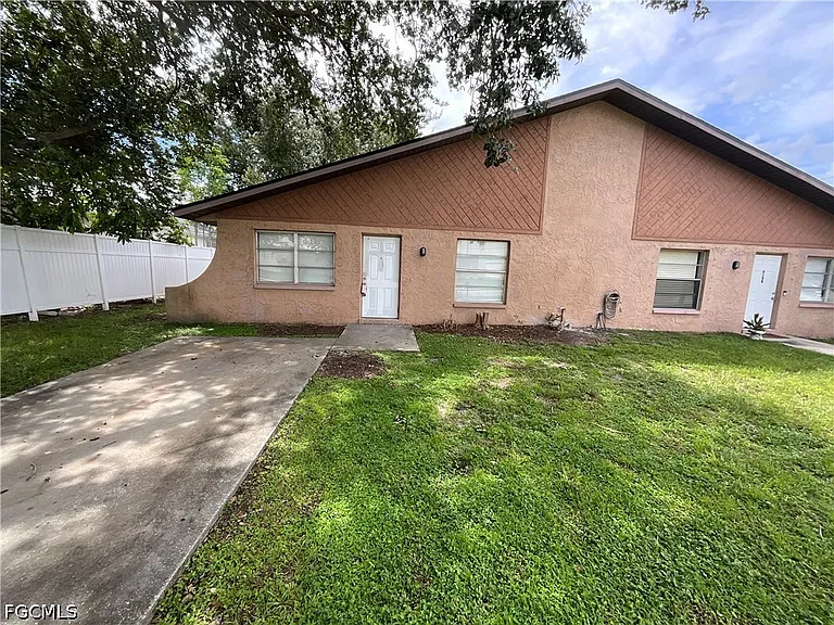 610 SE 13th Ct #A — Photo 1