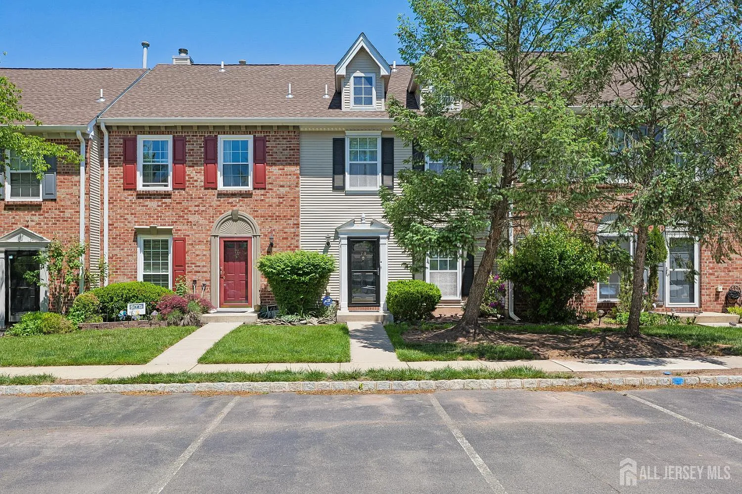 2 bed, 2.5 bath, 1260 sqft, $3,000 — Photo 1