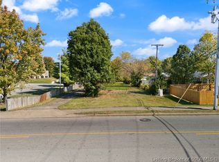 2206 Green Valley Rd, New Albany, IN 47150