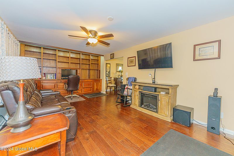 5th image of 913 Darby Hill Road