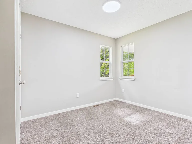1206 Foxridge Dr — Photo 16
