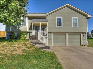 515 S Huntsman Blvd, Raymore, MO 64083