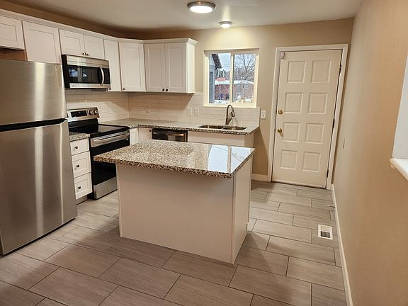 3rd image of 2114 E Donegal Cir