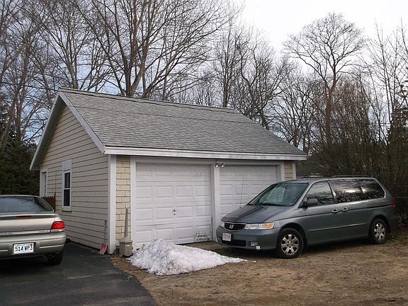 4th image of 11 Evergreen St