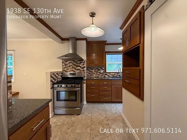 1938 SE 130th Ave — Photo 9