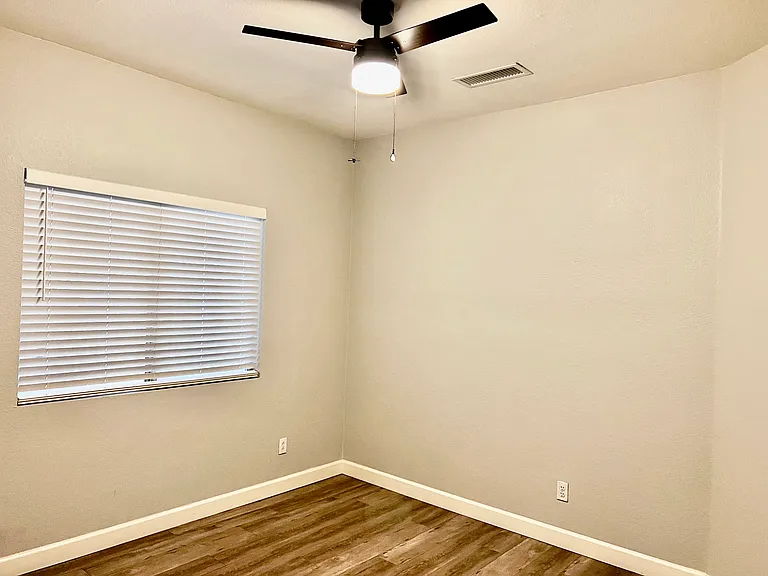 3438 E Rockwood Dr — Photo 12