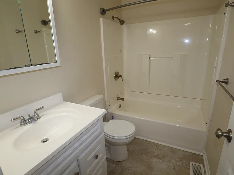 208 Manchester Dr #208 — Photo 23
