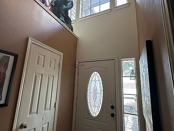 4th image of 1030 Abbott Dr