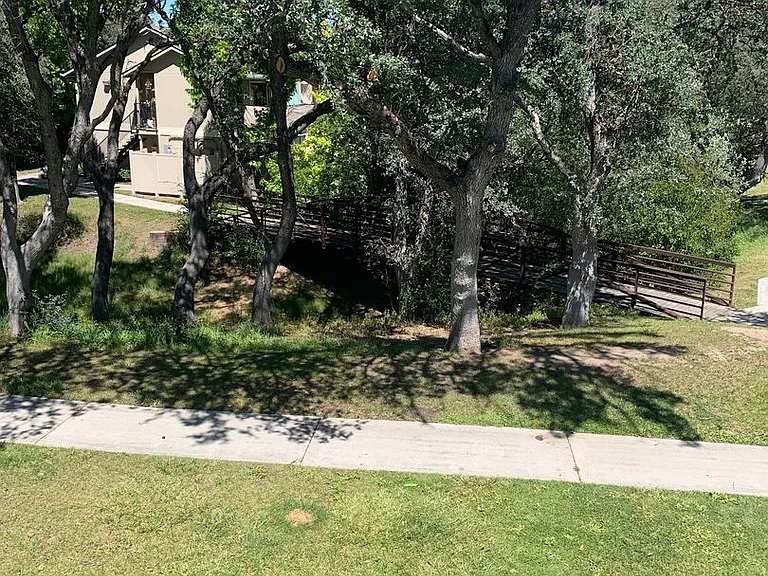 Dry Creek Apartments — Photo 31