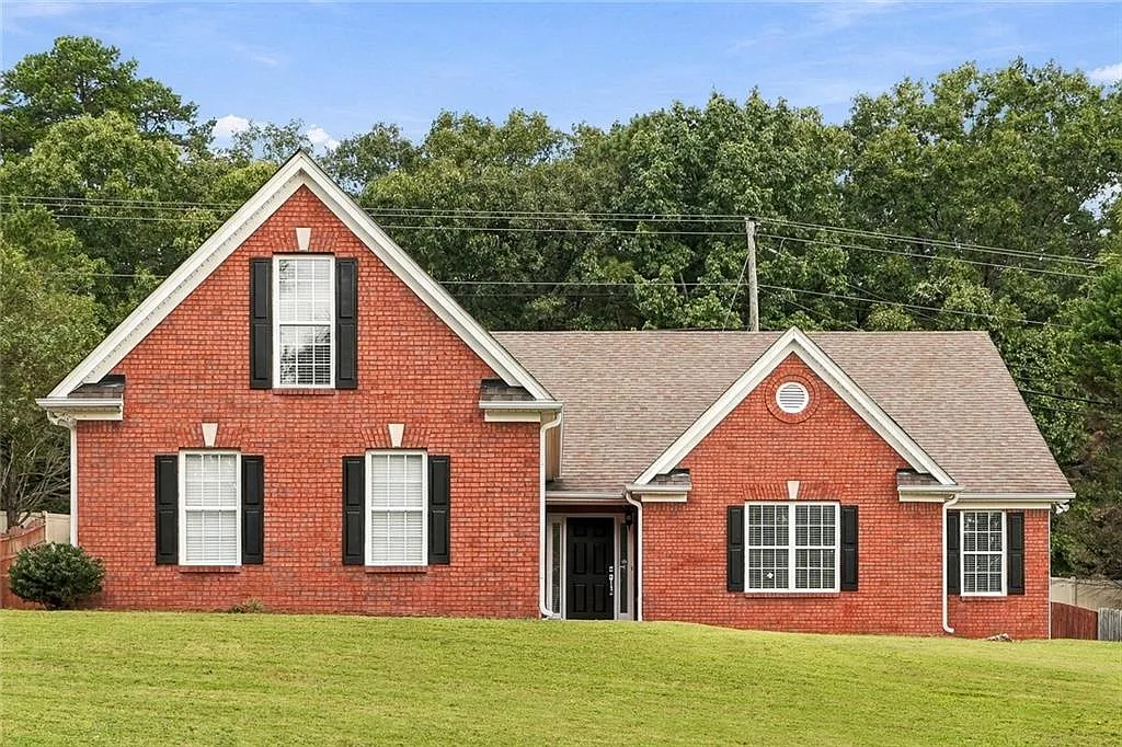 4 bed, 2.0 bath, 2192 sqft, $2,700 — Photo 1