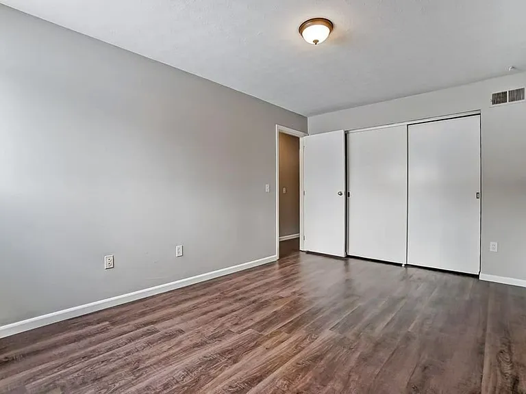 722 Collins Ave — Photo 5