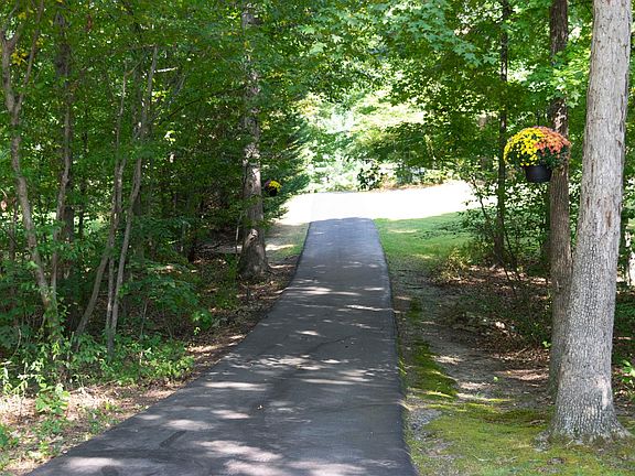 Driveway (Yard on Side)