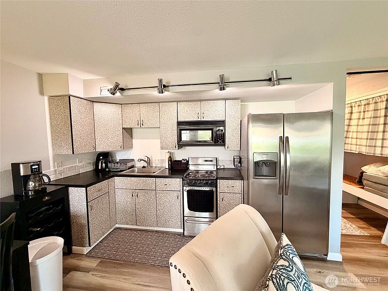 4th image of 8903 Crescent Bar Rd #177