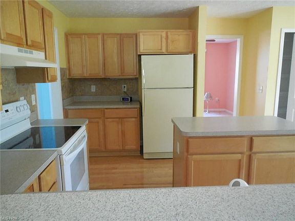 4th image of 1098 Bali Ct