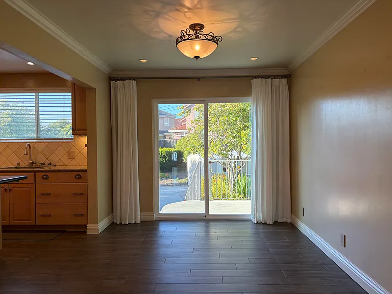 748 Serra Dr — Photo 8