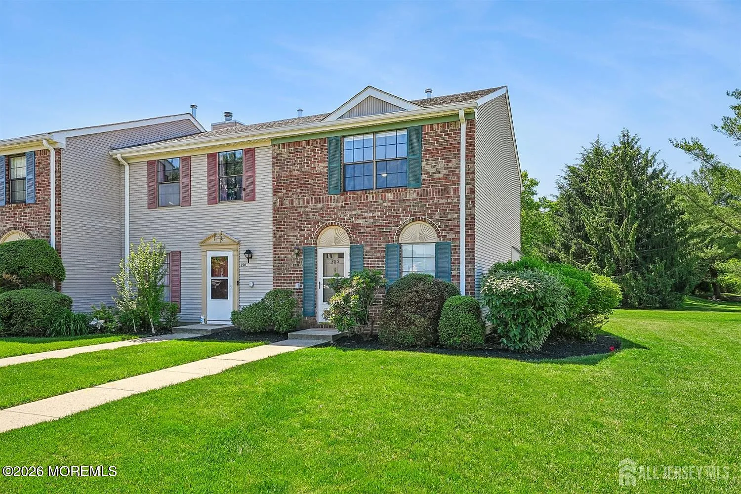 2 bed, 2.5 bath, 1206 sqft, $2,700 — Photo 3