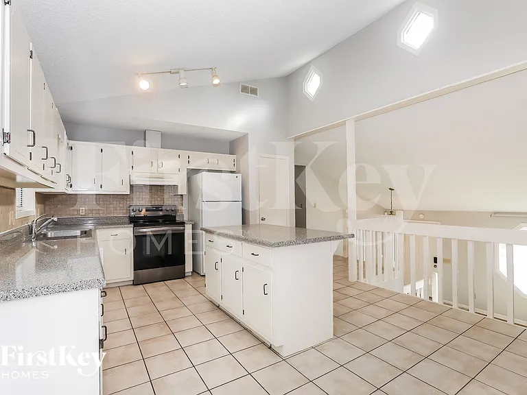 1389 Millstream Trl — Photo 7