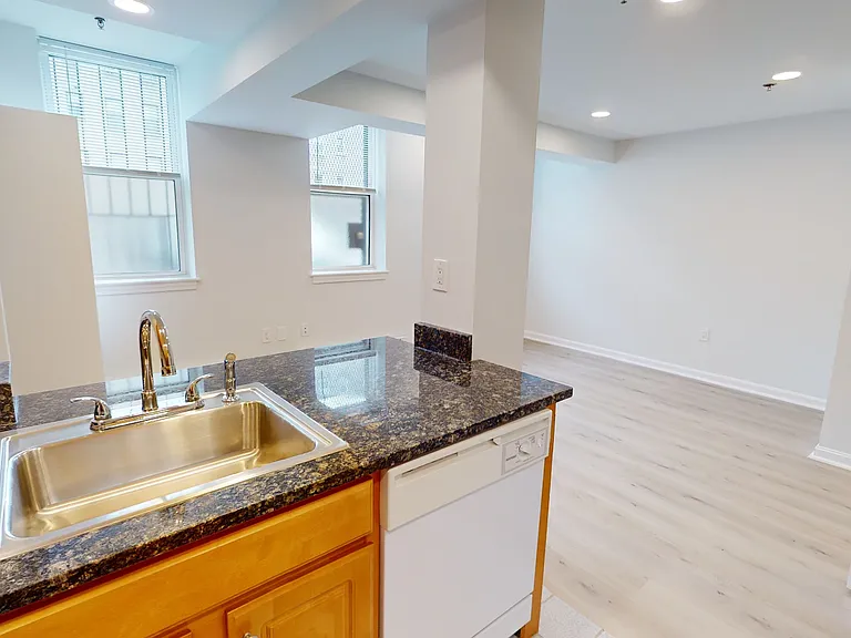 11A Peterborough St #4 — Photo 3