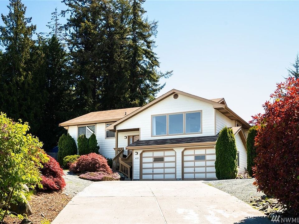 Located at the top of a cul de sac, the views from this home are spectacular!