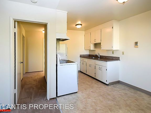 5th image of 694 Grand Coulee Ave APT 04