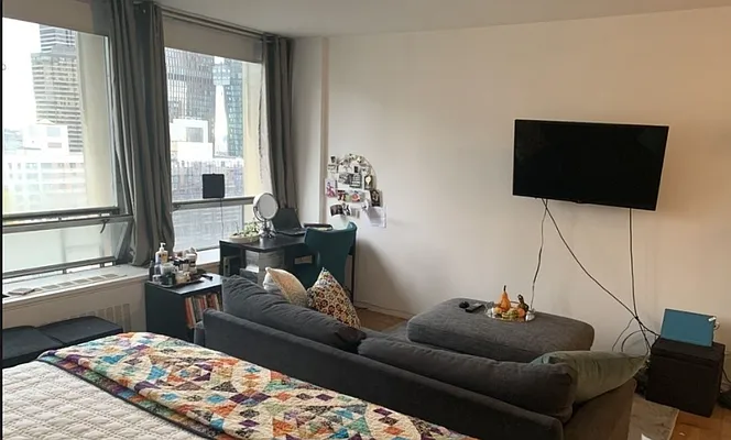 Rented by Keller Williams NYC | media 20