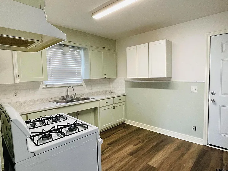 310 Boon Ave — Photo 3