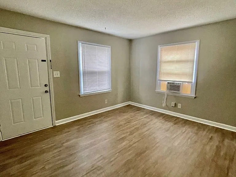 1314 N McDowell St #800 — Photo 4