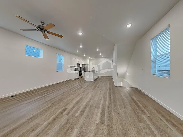 330 N Addison Way — Photo 5