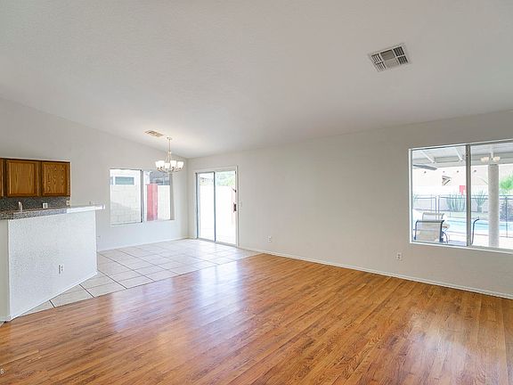 3rd image of 1408 E Clarendon Ave