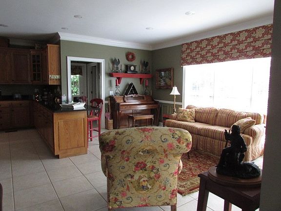 3rd image of 287 Twin Lakes Dr