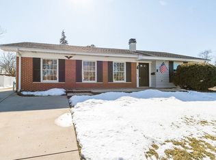 1025 Hermitage Ln, Hoffman Estates, IL 60169