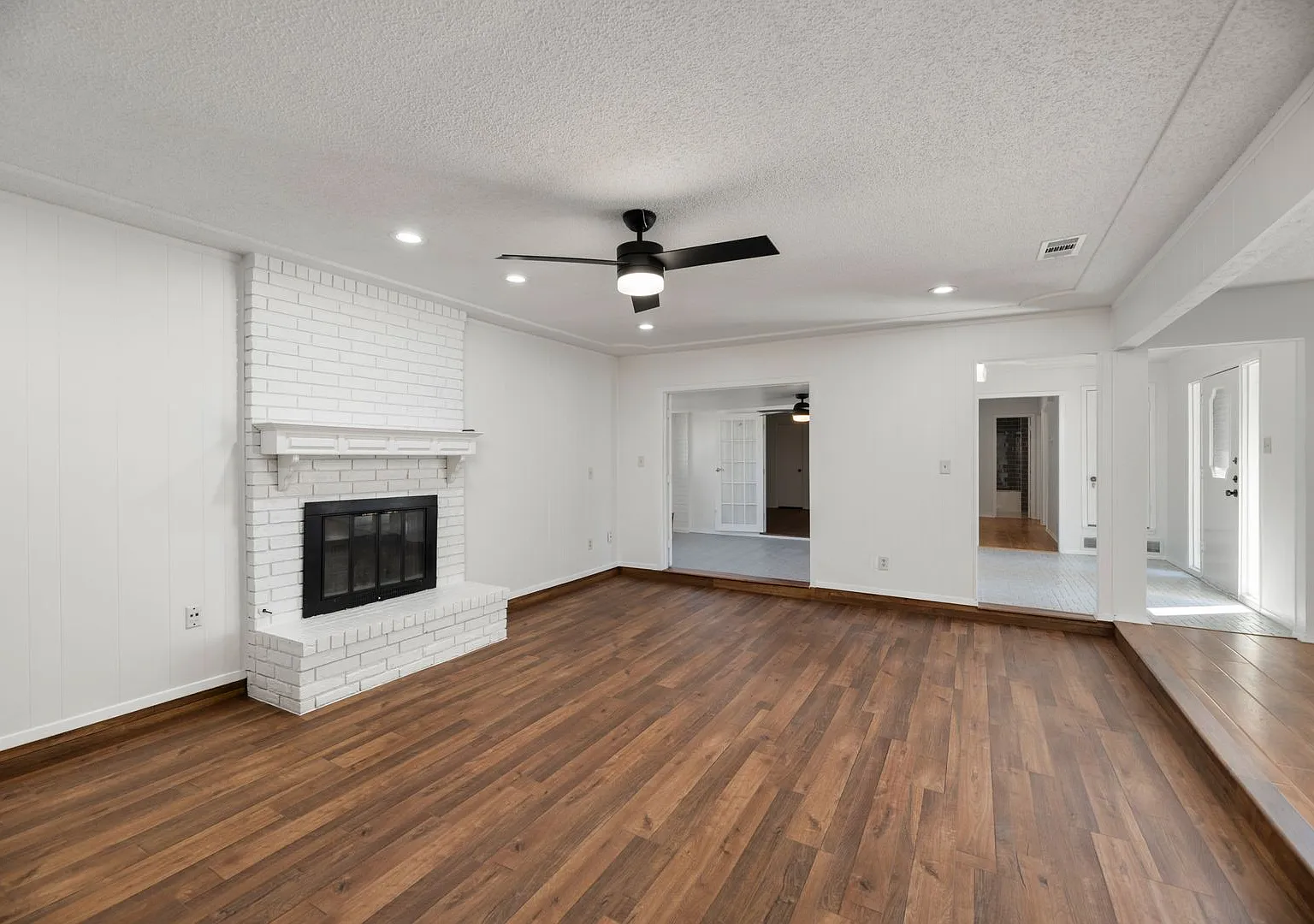 Beautiful 3 Bedroom Home Located In W. Arlington! — Photo 4