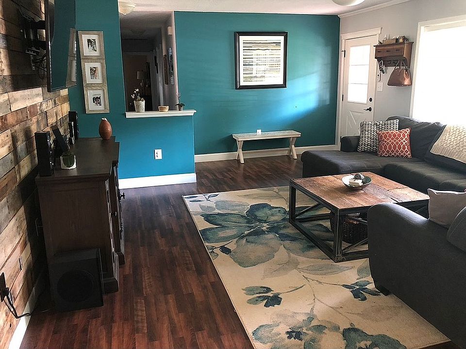 Living Room/Family Room 