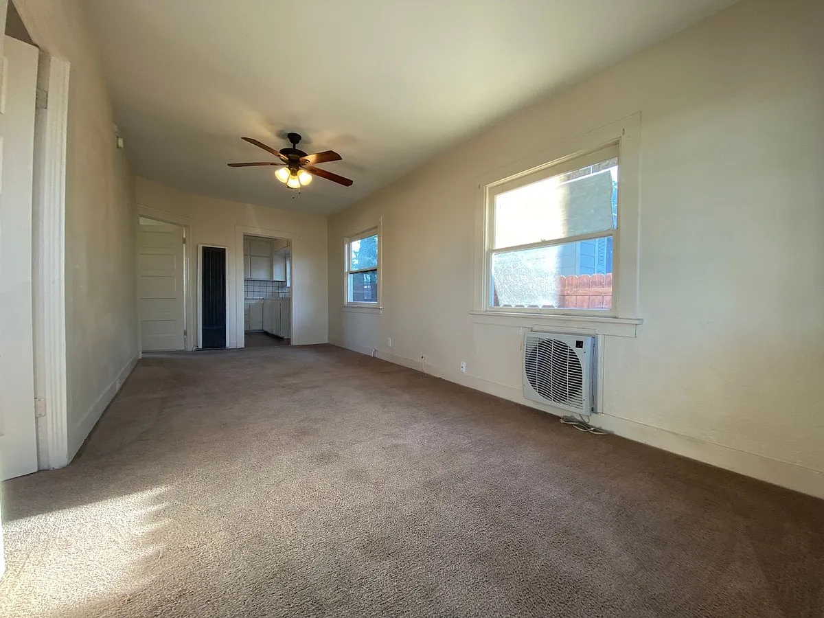 Building Photo - 107 Lucard St