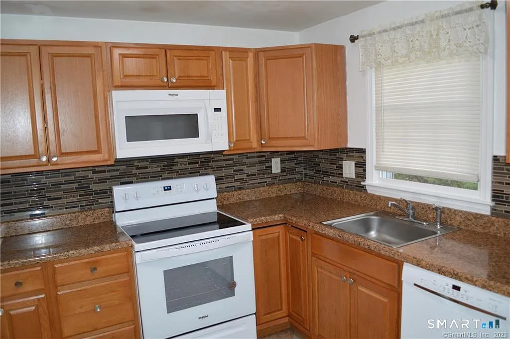 2 bed, 1.0 bath, 928 sqft, $1,750 — Photo 3