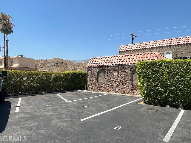 Building Photo 4