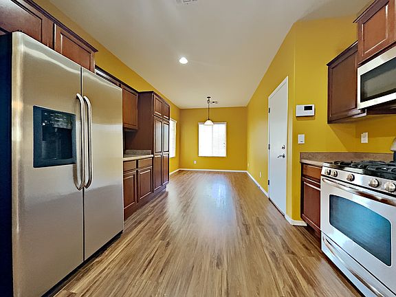 4th image of 19368 W Washington St