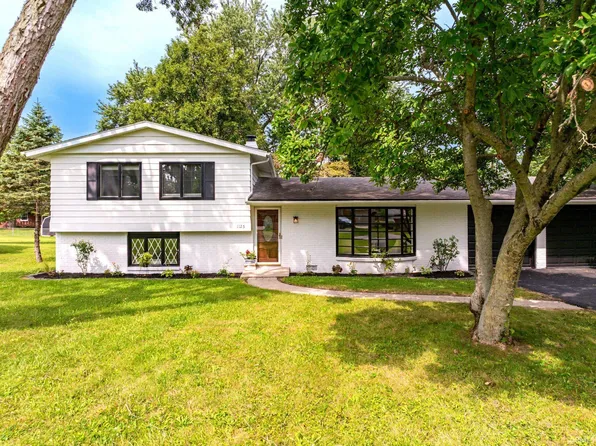 1125 N Bittersweet Ln, Muncie, IN 47304