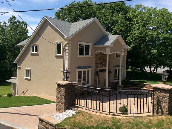 Front View with Courtyard