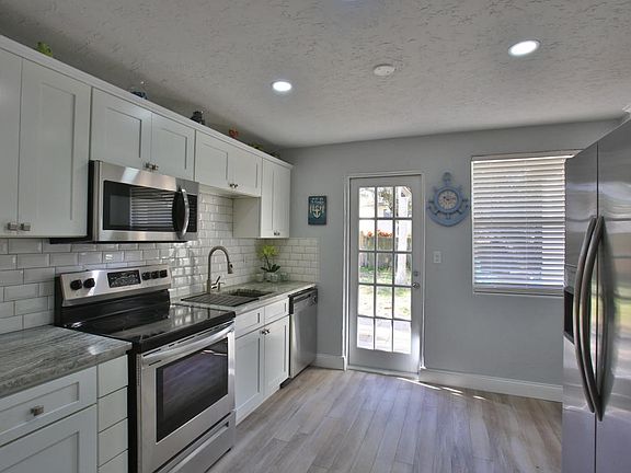 4th image of 70 River Dr